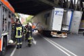 LKW blieb unter Bruecke haengen Koeln Ehrenfeld Innere Kanalstr Hornstr P066